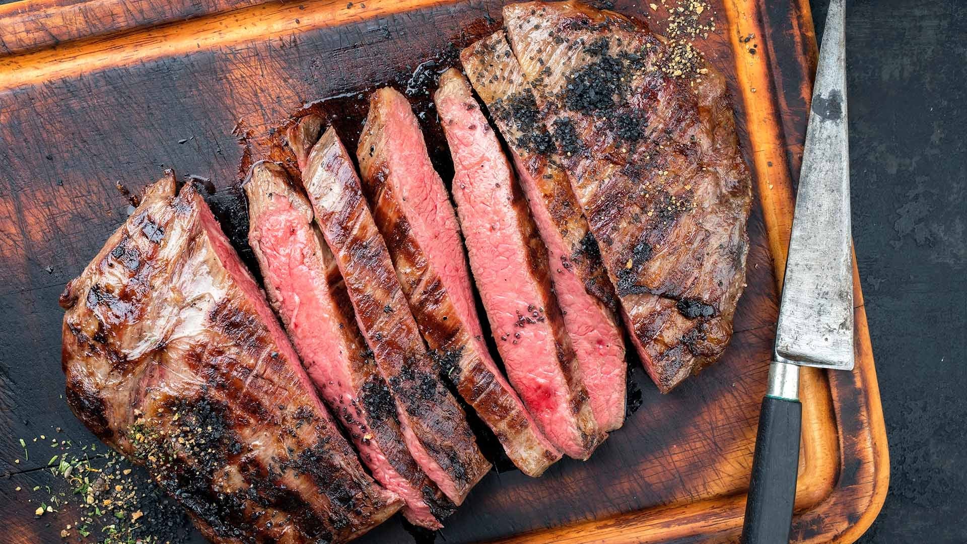 http://r-cranch.com/cdn/shop/articles/wagyu_flat_iron_wide.jpg?v=1647976509